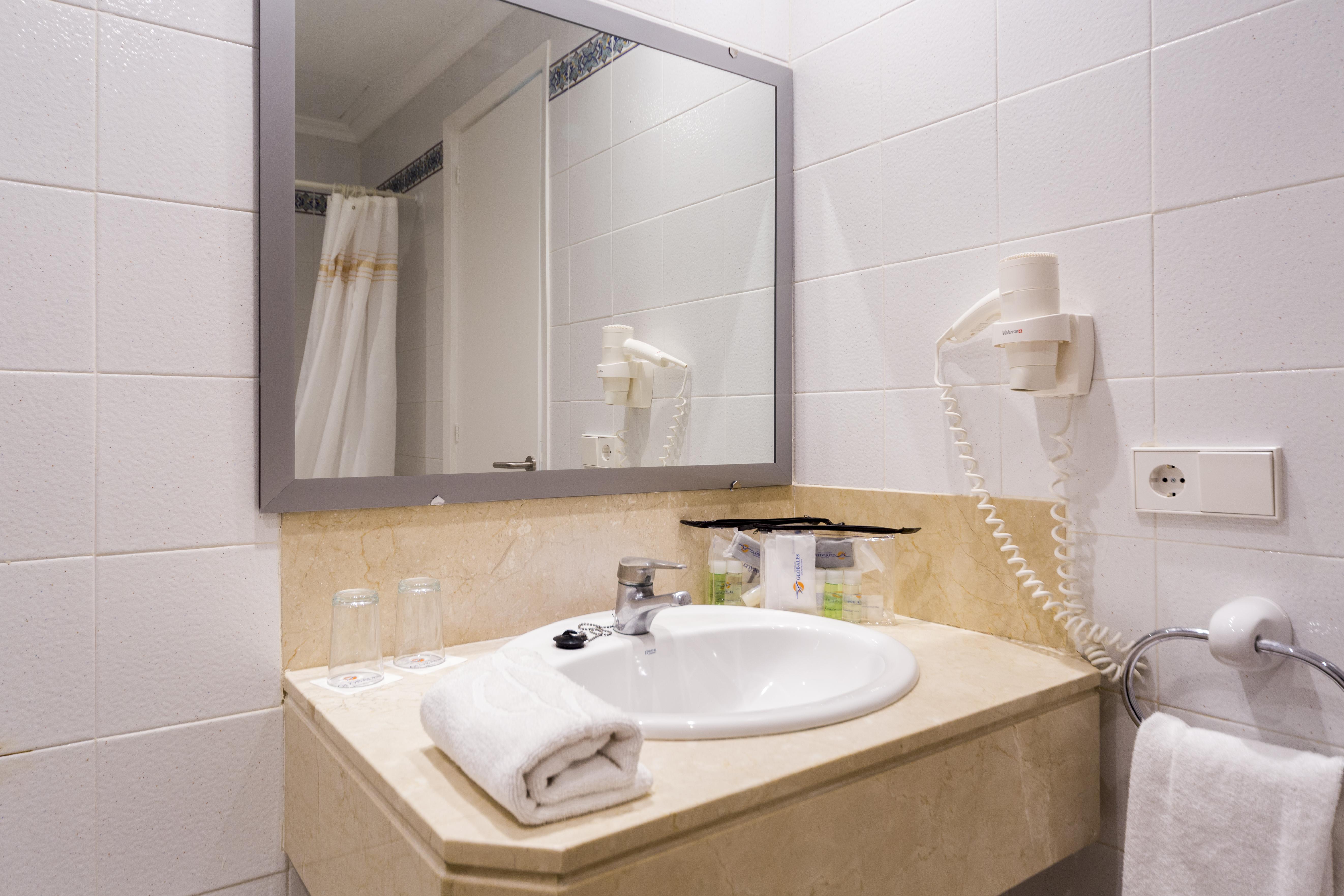 Globales Cala'N Blanes Hotel Cala'N Blanes  ภายนอก รูปภาพ