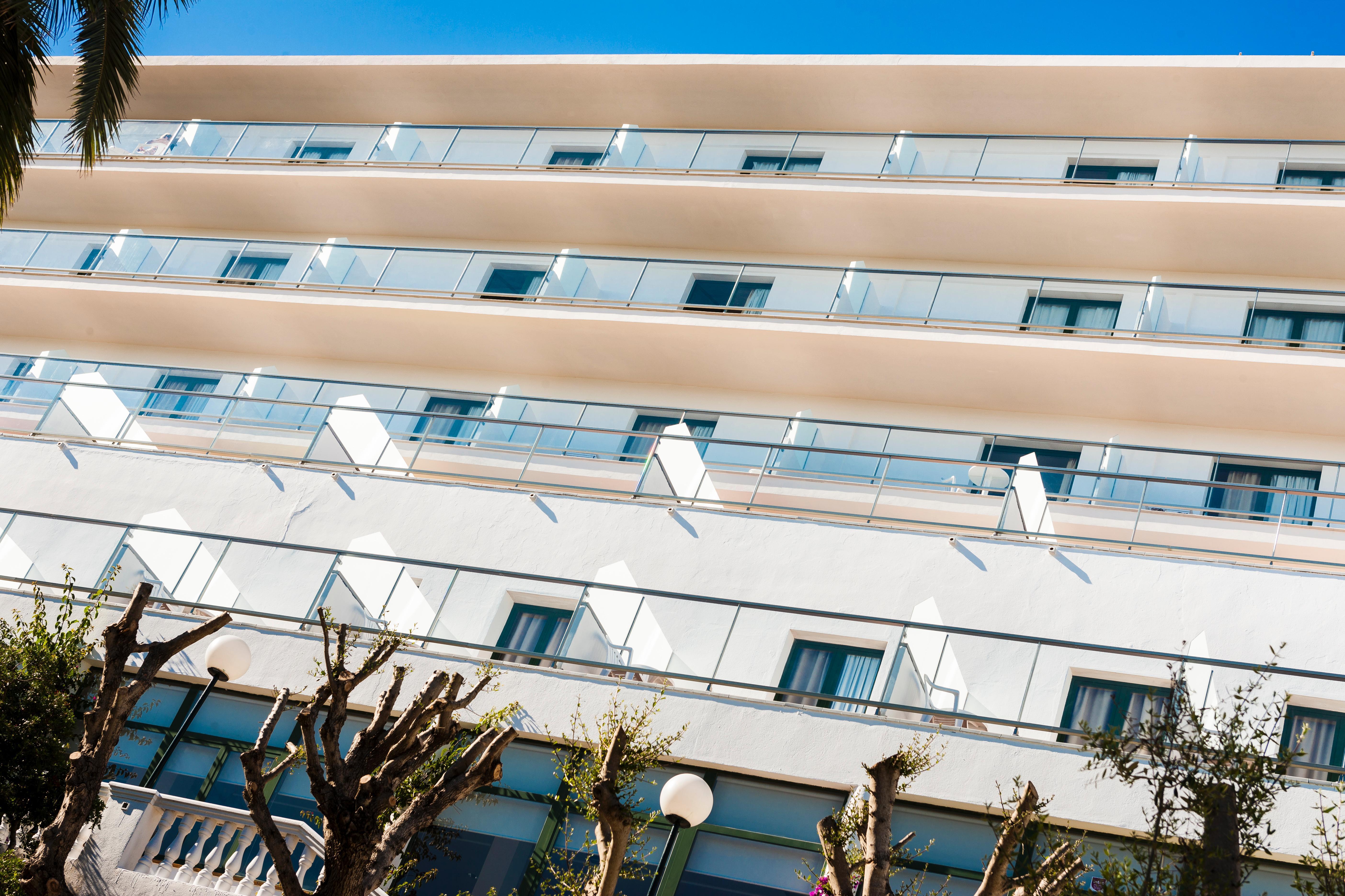 Globales Cala'N Blanes Hotel Cala'N Blanes  ภายนอก รูปภาพ
